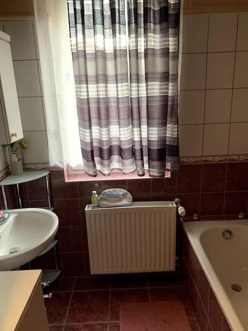 Laura Apartman Hajduszoboszlo Exterior foto
